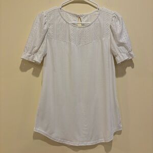 White Eyelet Puff Sleeve Knit shirt Size Small